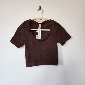 Aritzia Babaton Flow Seamless ribbed crop top